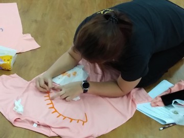 อาสาสมัคร เขียนศิลป์บนเสื้อเพื่อผู้ป่วยเรื้อรัง 21 ก.ย. 62 T-Shirt Painting Volunteer to Support Chronically Ill Patients in Thailand; Sep, 21 ,19